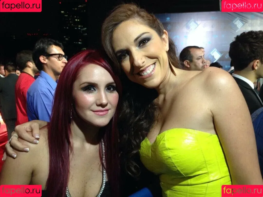 Dulce Maria / dulcemar19 / dulcemaria Onlyfans Photo Gallery 