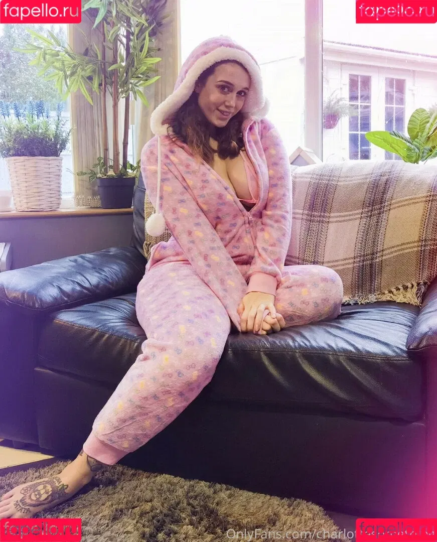 Charlotte Something / charlottesomething / charsomething Onlyfans Photo Gallery 