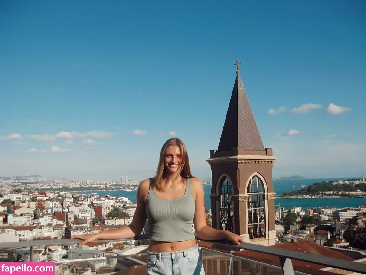 Anna Smrek / anna_smrekk / annasmrek Onlyfans Photo Gallery 