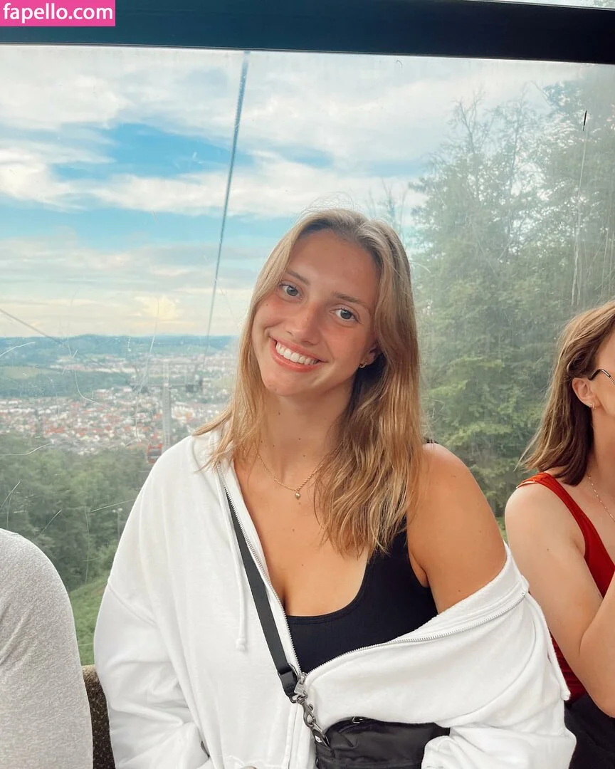 Anna Smrek / anna_smrekk / annasmrek Onlyfans Photo Gallery 