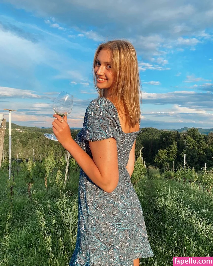 Anna Smrek / anna_smrekk / annasmrek Onlyfans Photo Gallery 