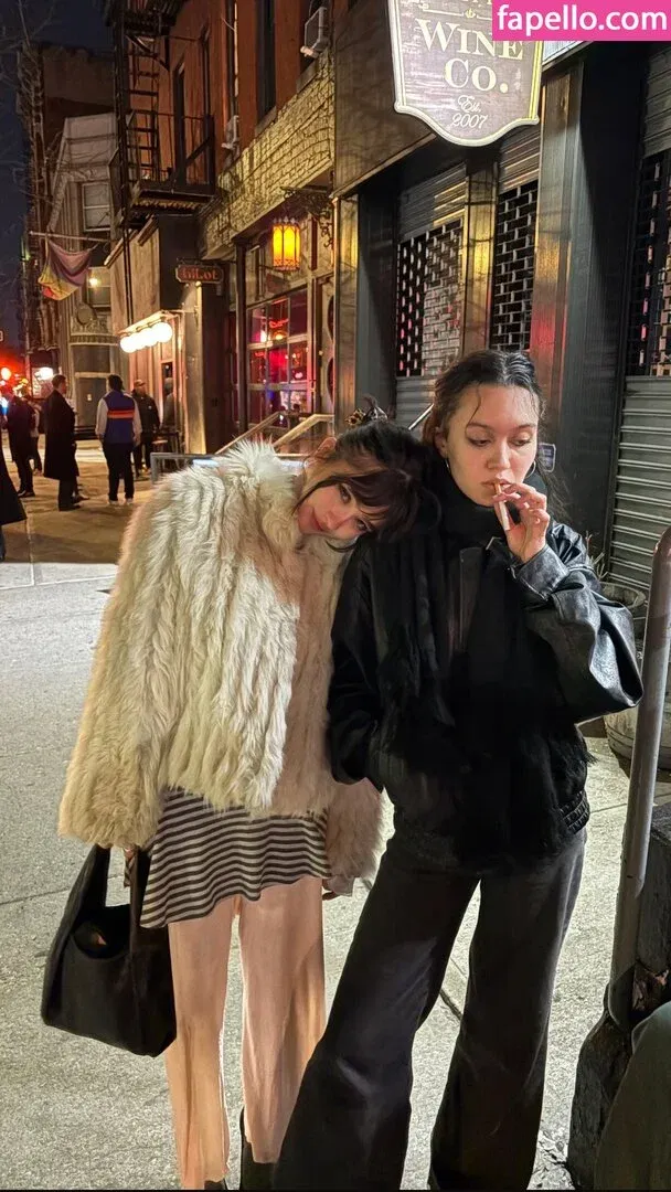 Malina Weissman / malinaweissman Onlyfans Photo Gallery 