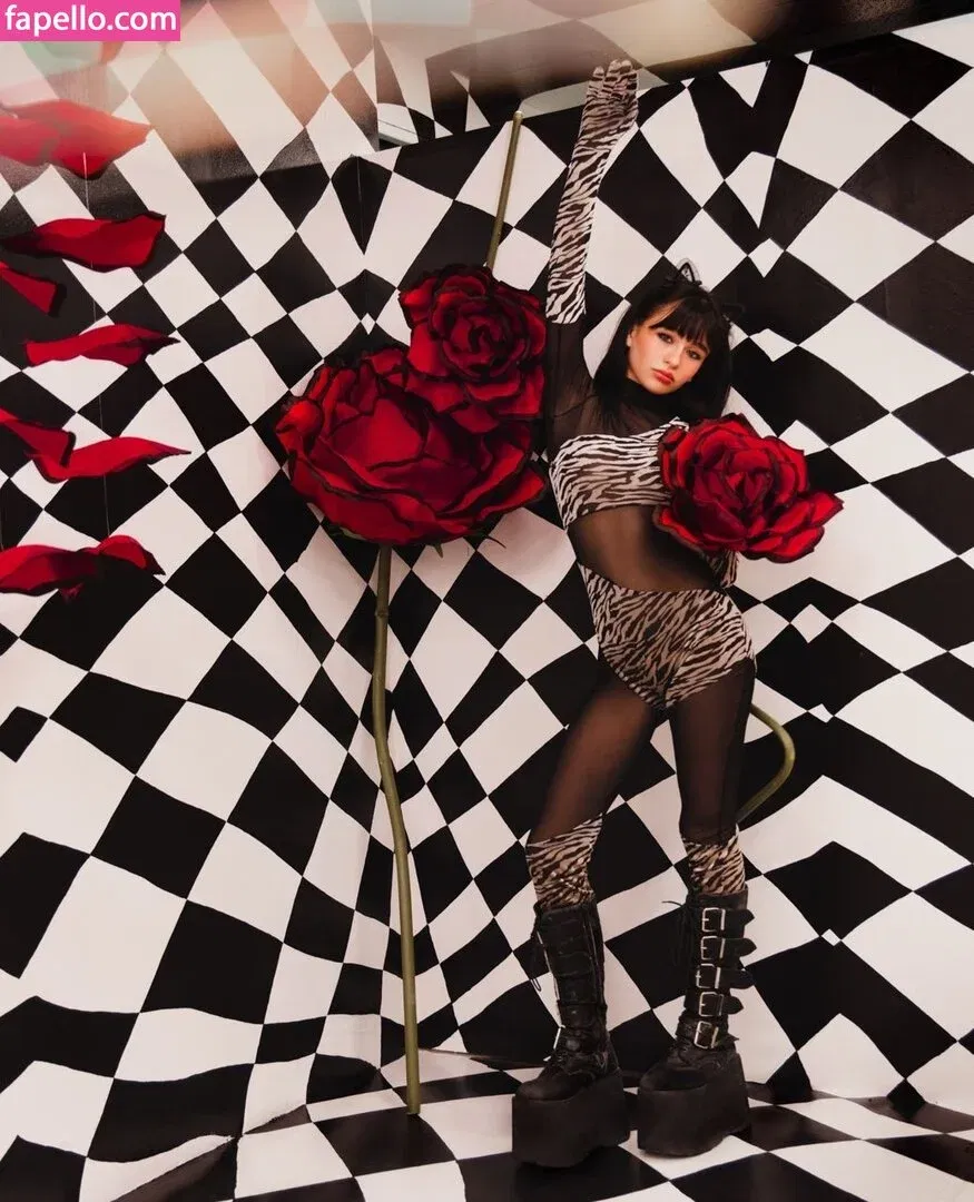 Malina Weissman / malinaweissman Onlyfans Photo Gallery 