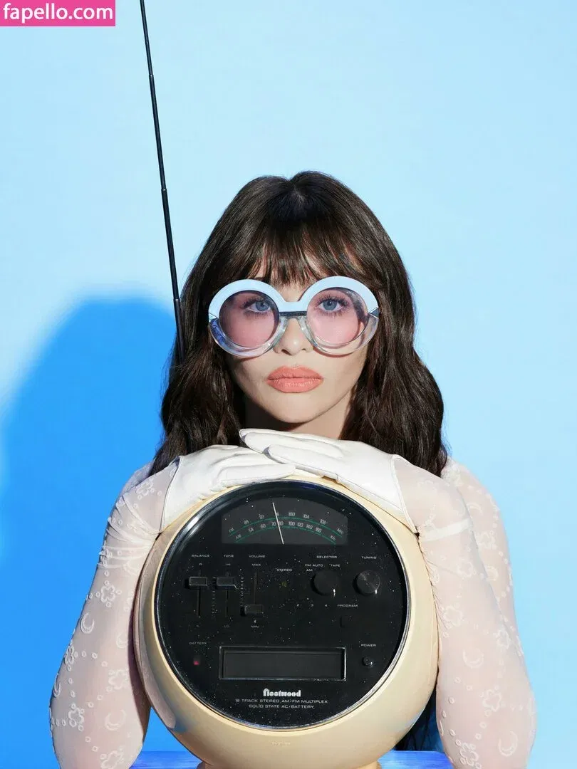 Malina Weissman / malinaweissman Onlyfans Photo Gallery 