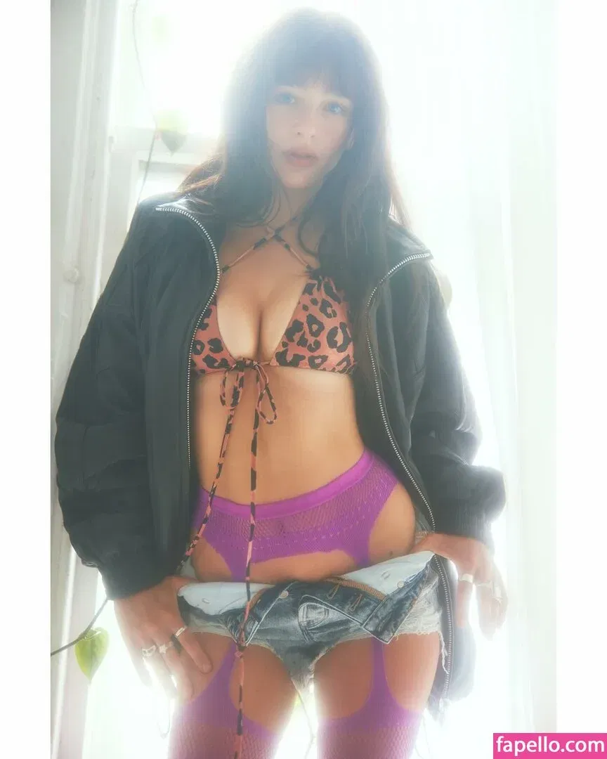 Malina Weissman / malinaweissman Onlyfans Photo Gallery 