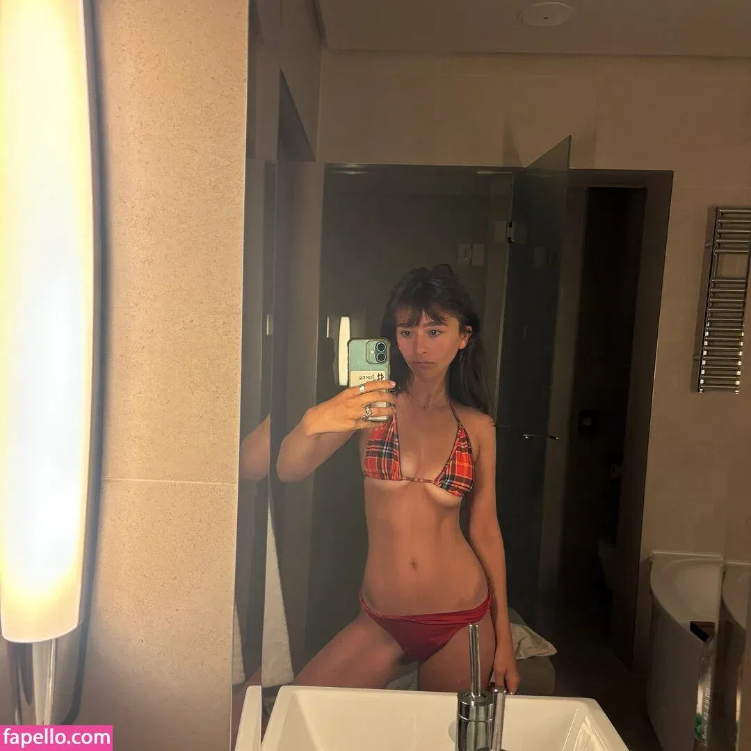 Malina Weissman / malinaweissman Onlyfans Photo Gallery 