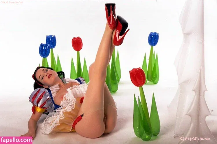Dita Von Teese / Ditavonteese Onlyfans Photo Gallery 