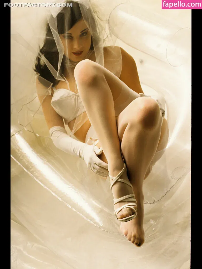 Dita Von Teese / Ditavonteese Onlyfans Photo Gallery 