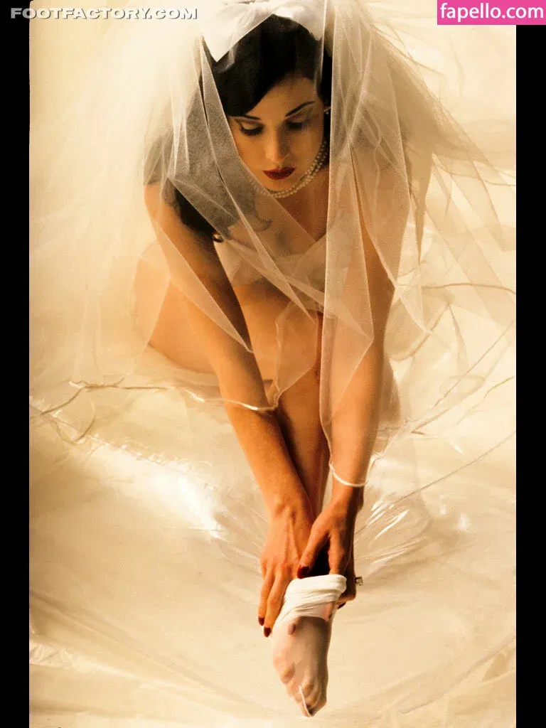 Dita Von Teese / Ditavonteese Onlyfans Photo Gallery 