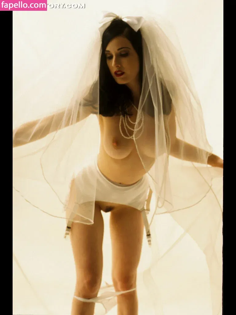 Dita Von Teese / Ditavonteese Onlyfans Photo Gallery 