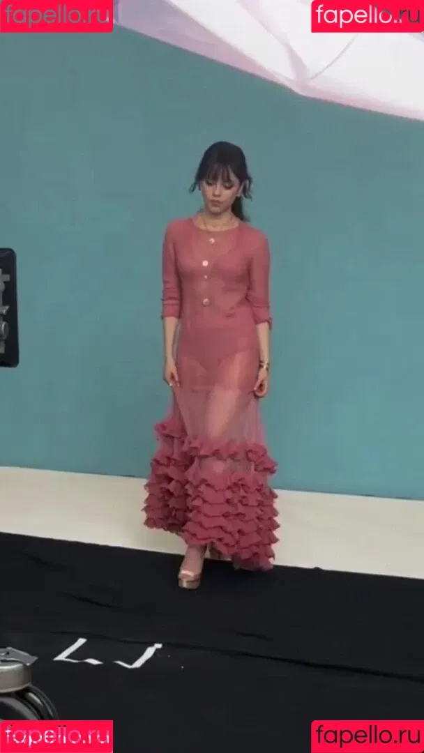Jenna Ortega / Page / jennaortega Onlyfans Photo Gallery 