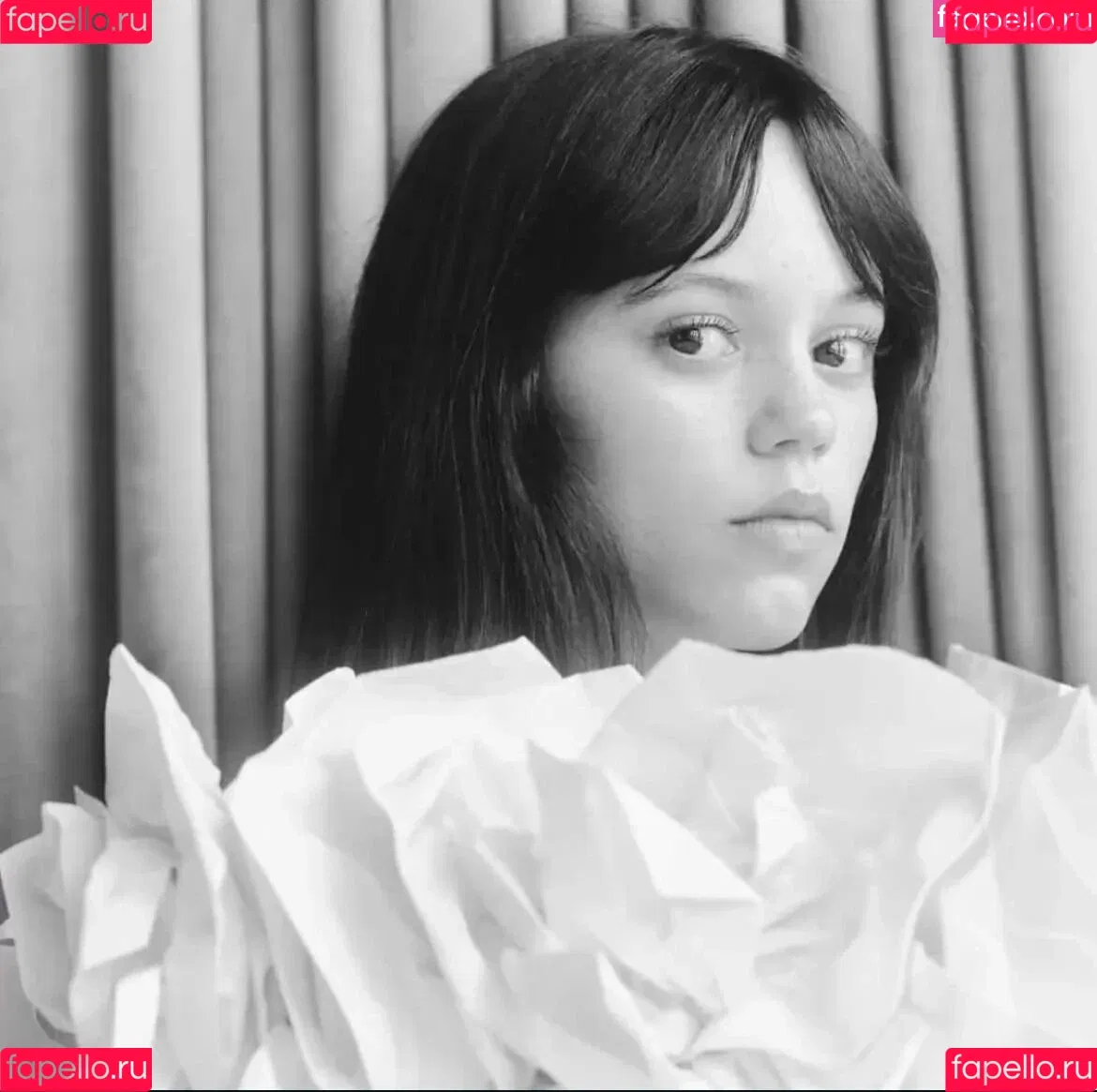 Jenna Ortega / Page / jennaortega Onlyfans Photo Gallery 
