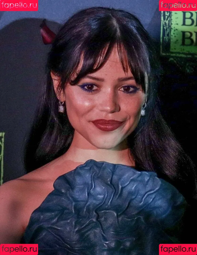 Jenna Ortega / Page / jennaortega Onlyfans Photo Gallery 