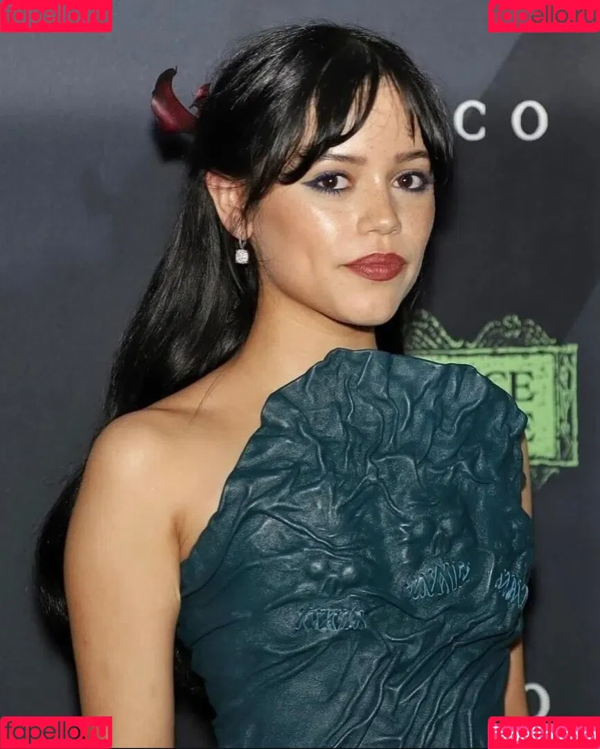 Jenna Ortega / Page / jennaortega Onlyfans Photo Gallery 