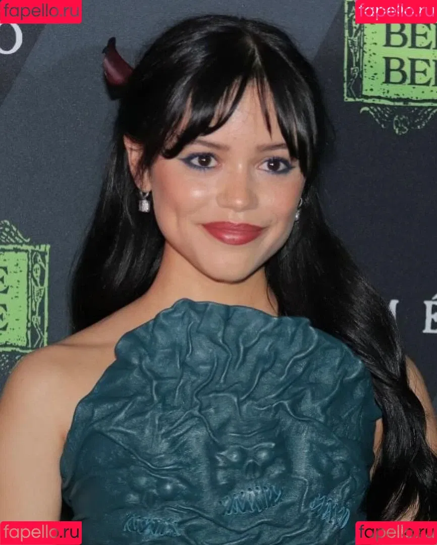 Jenna Ortega / Page / jennaortega Onlyfans Photo Gallery 