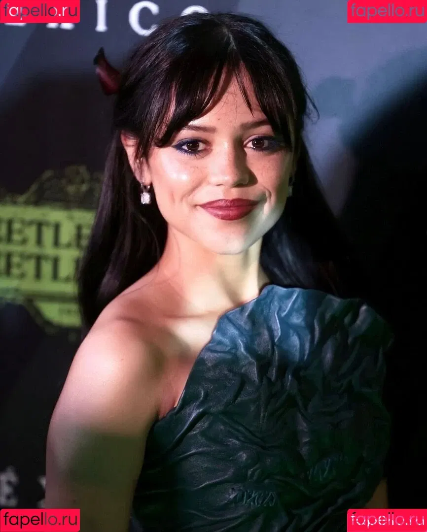 Jenna Ortega / Page / jennaortega Onlyfans Photo Gallery 