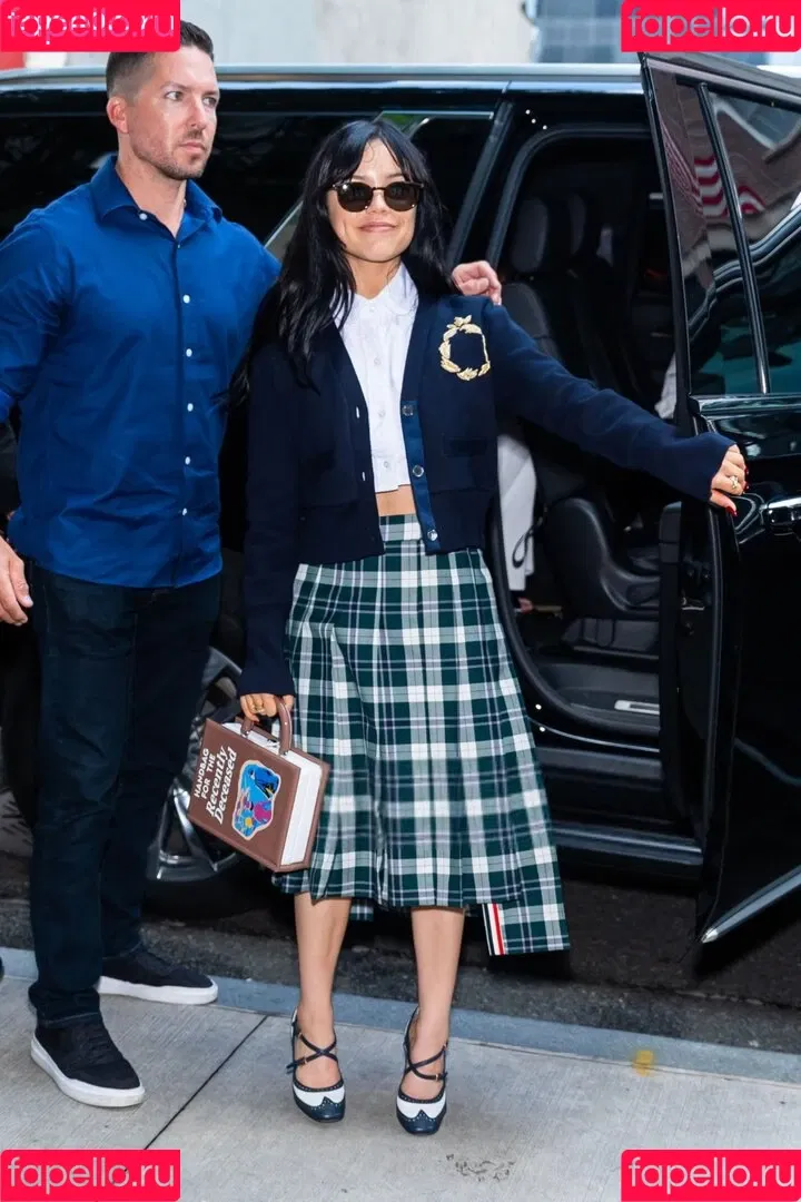 Jenna Ortega / Page / jennaortega Onlyfans Photo Gallery 