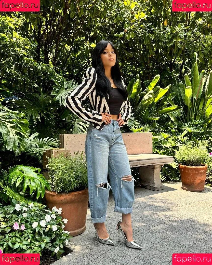 Jenna Ortega / Page / jennaortega Onlyfans Photo Gallery 