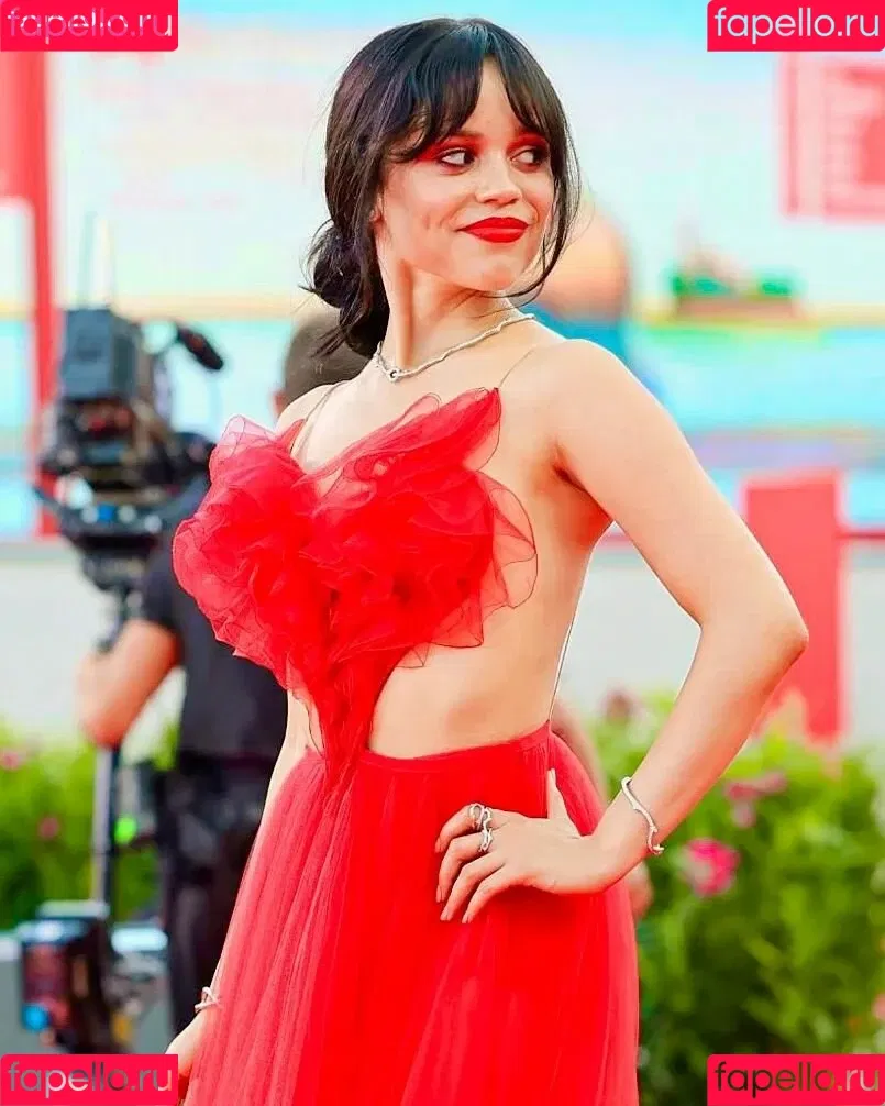 Jenna Ortega / Page / jennaortega Onlyfans Photo Gallery 