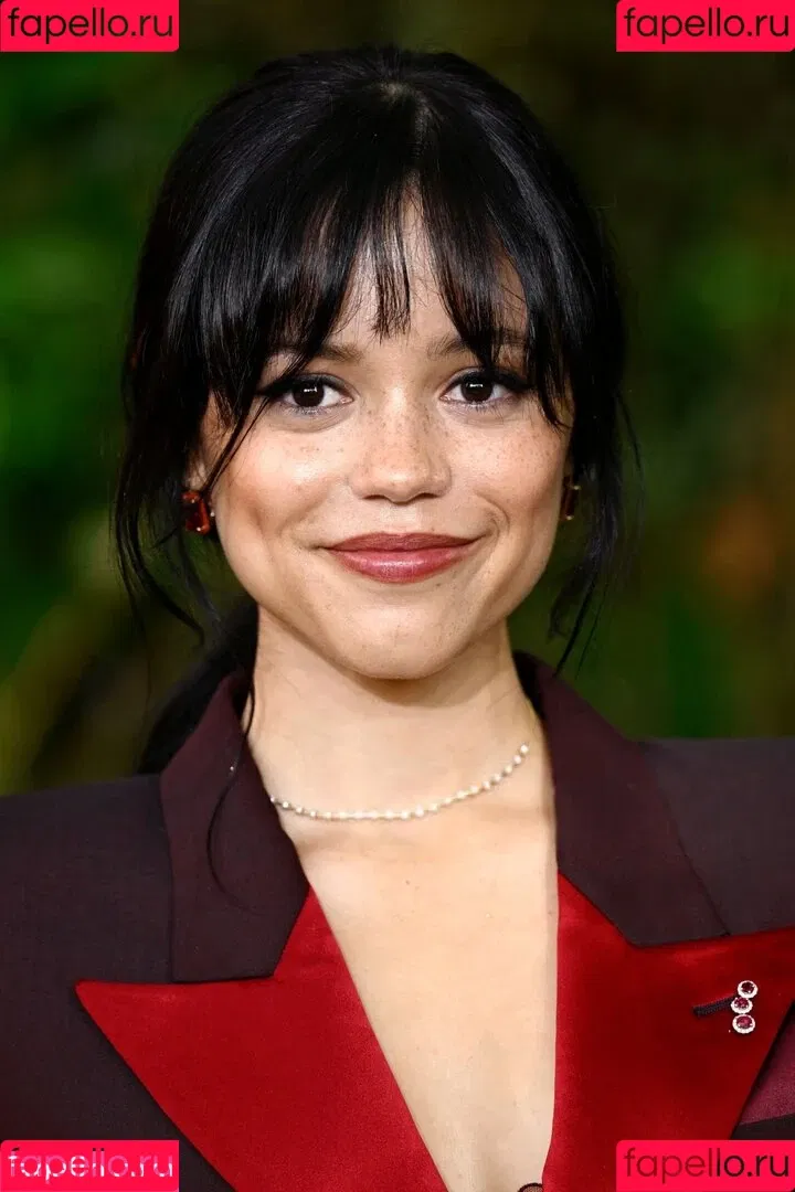Jenna Ortega / Page / jennaortega Onlyfans Photo Gallery 