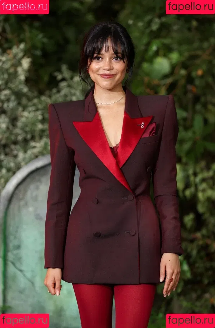 Jenna Ortega / Page / jennaortega Onlyfans Photo Gallery 