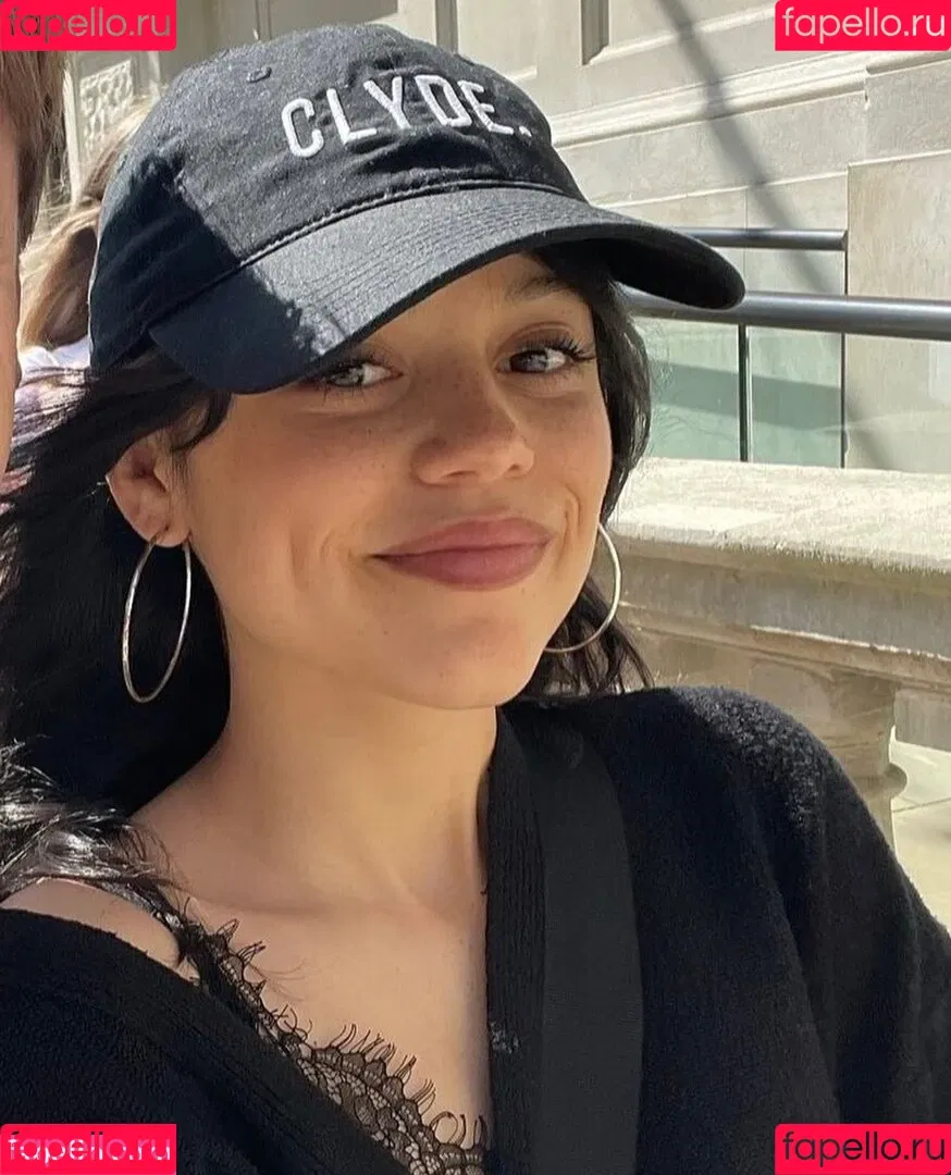 Jenna Ortega / Page / jennaortega Onlyfans Photo Gallery 