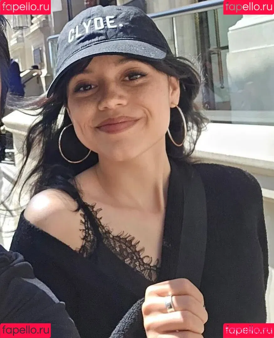 Jenna Ortega / Page / jennaortega Onlyfans Photo Gallery 