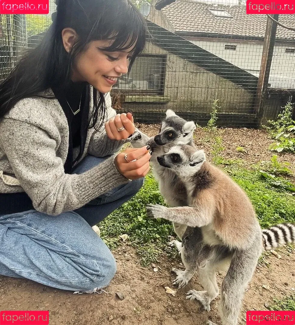 Jenna Ortega / Page / jennaortega Onlyfans Photo Gallery 