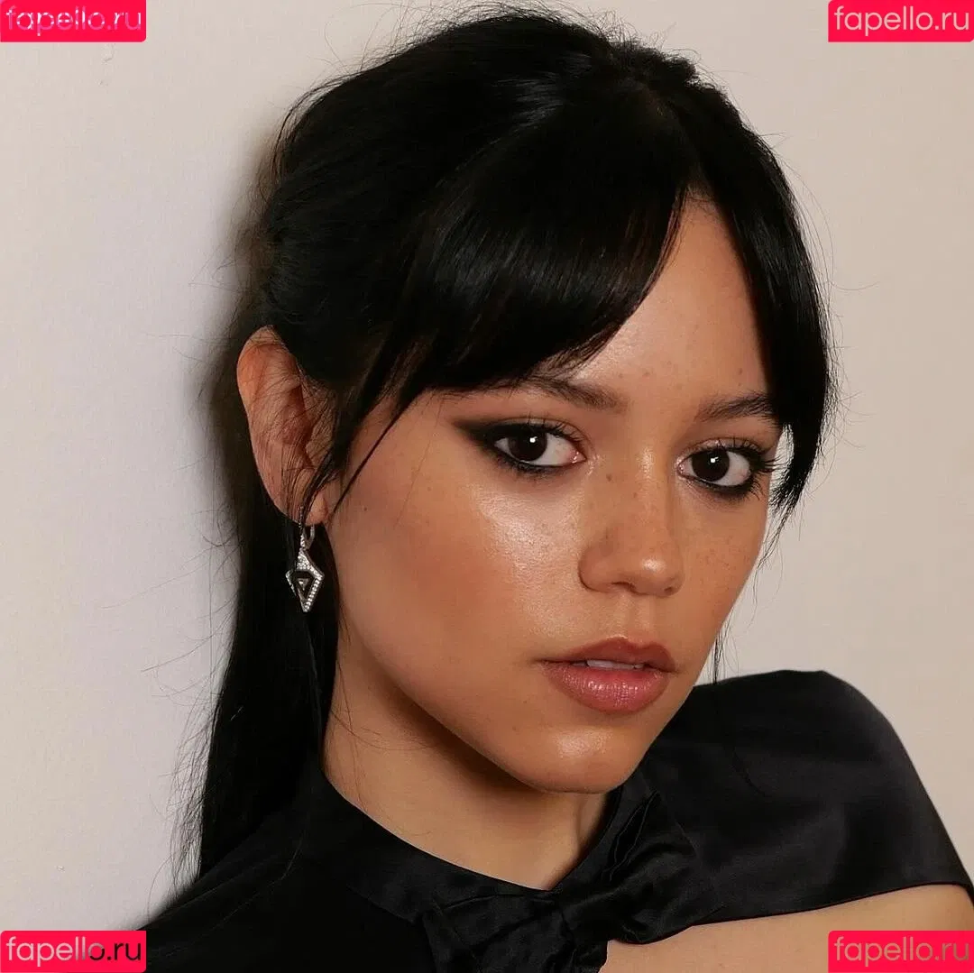 Jenna Ortega / Page / jennaortega Onlyfans Photo Gallery 
