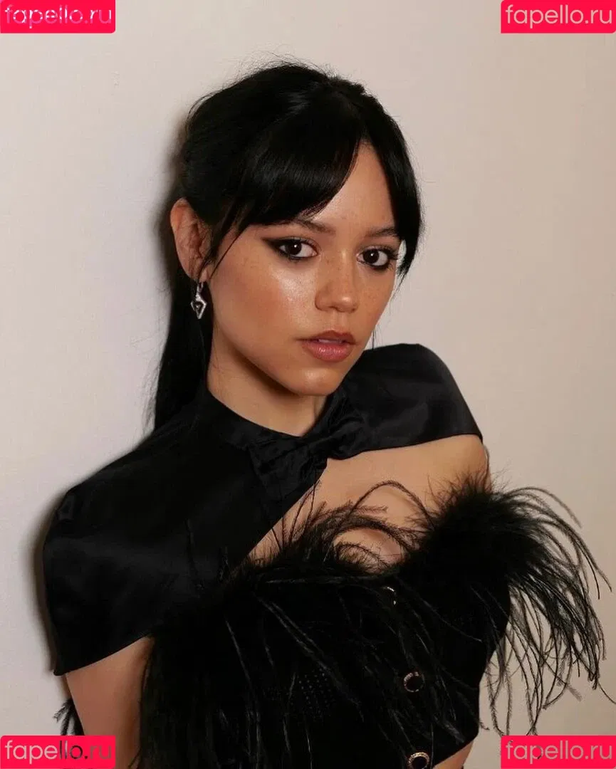 Jenna Ortega / Page / jennaortega Onlyfans Photo Gallery 