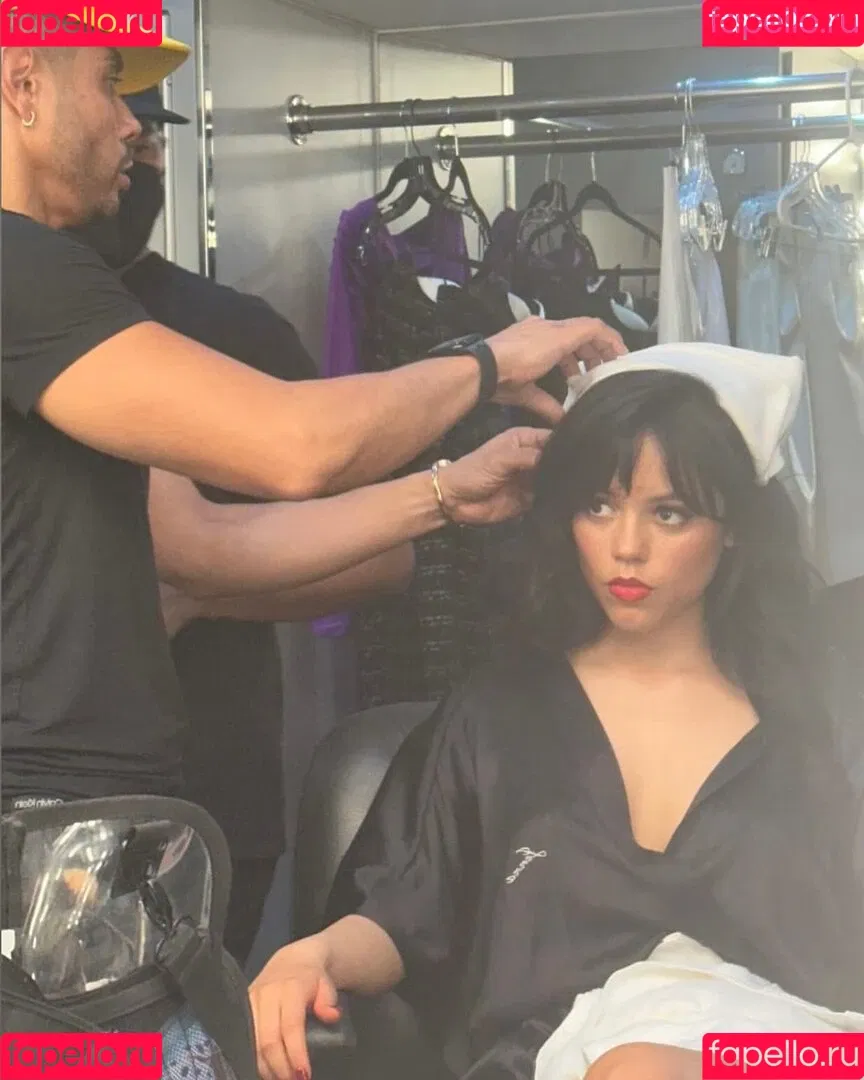 Jenna Ortega / Page / jennaortega Onlyfans Photo Gallery 