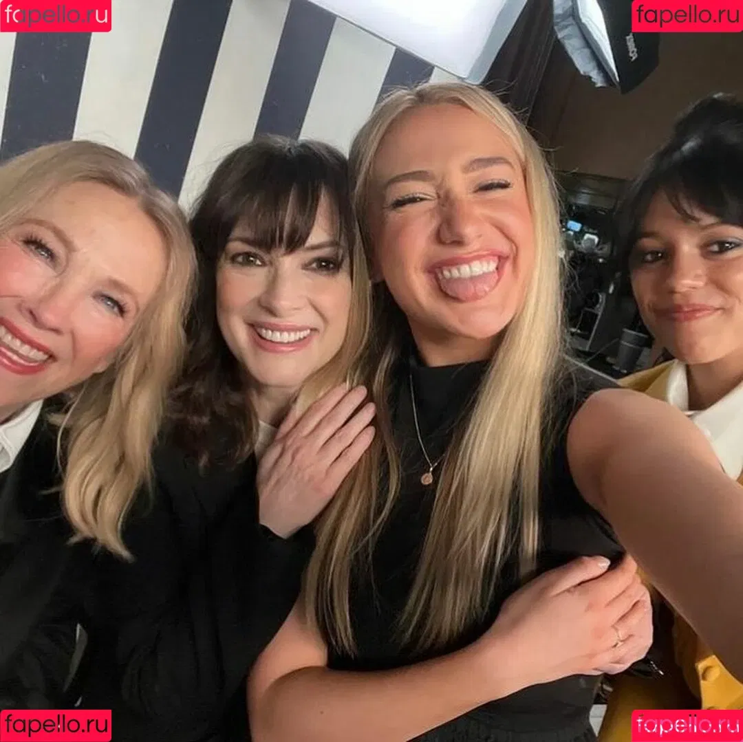 Jenna Ortega / Page / jennaortega Onlyfans Photo Gallery 