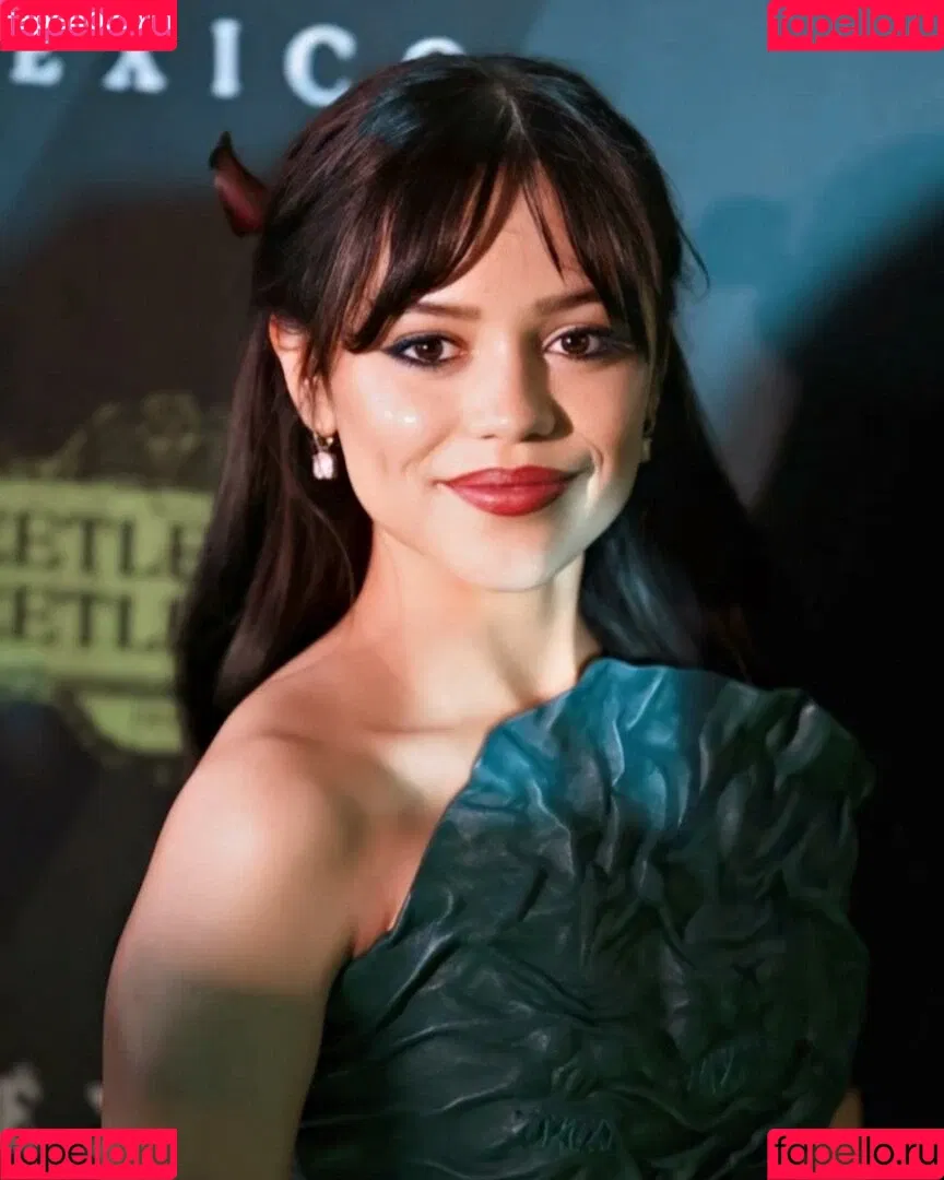 Jenna Ortega / Page / jennaortega Onlyfans Photo Gallery 