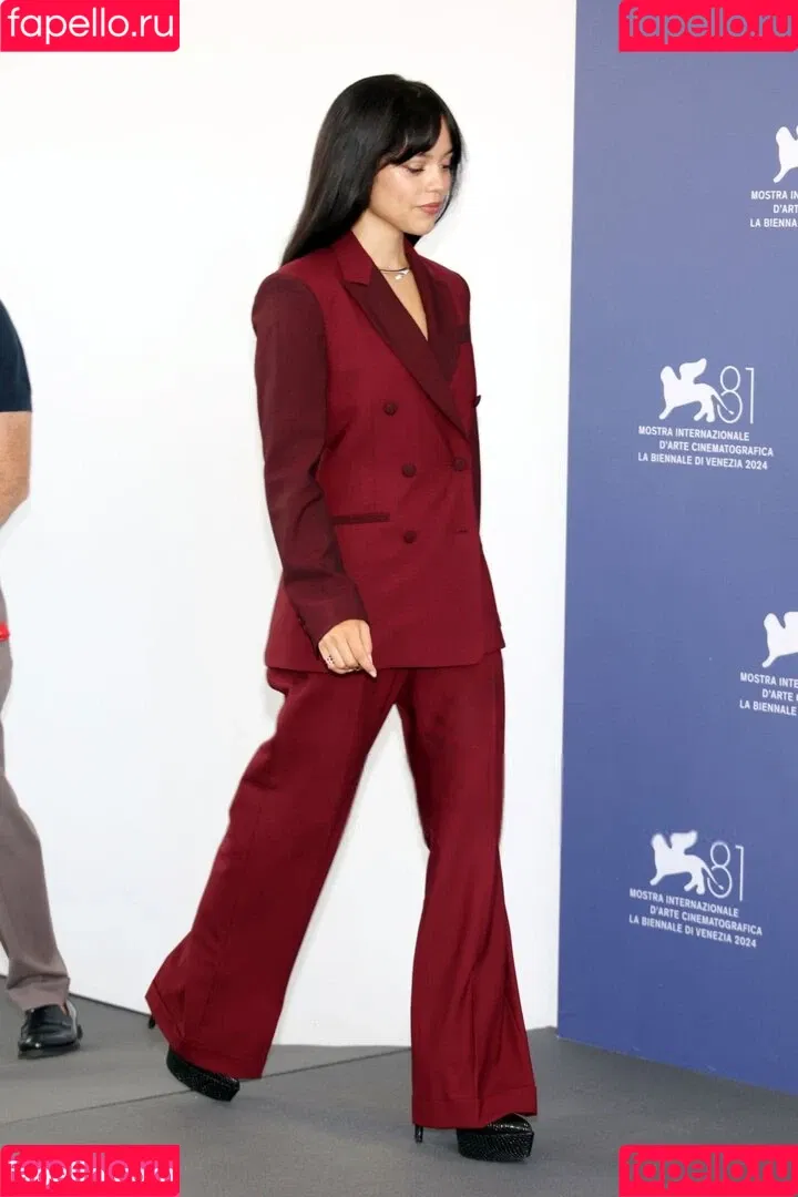 Jenna Ortega / Page / jennaortega Onlyfans Photo Gallery 