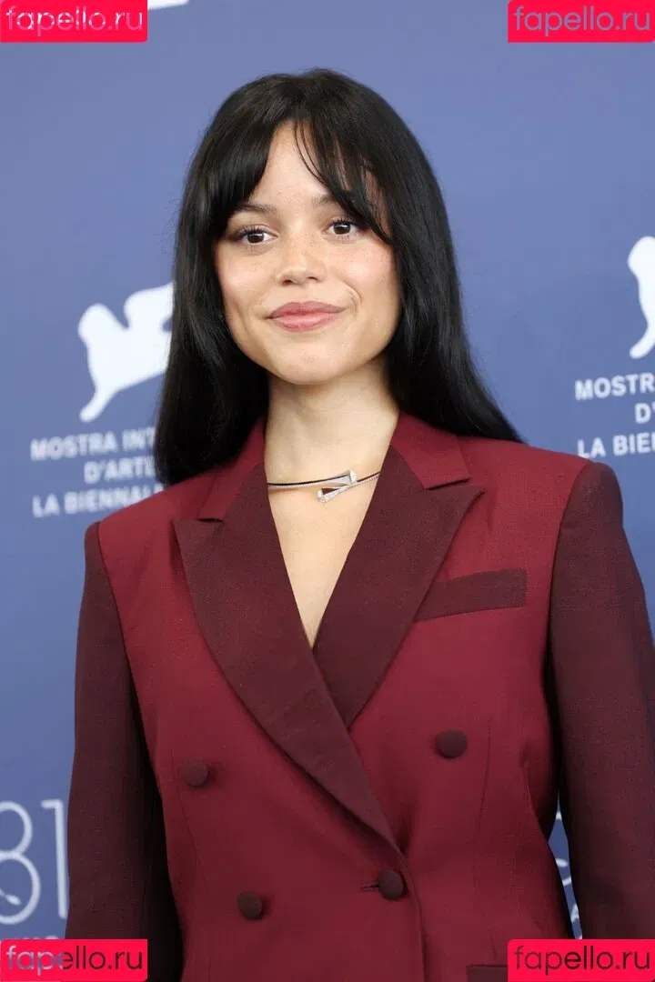 Jenna Ortega / Page / jennaortega Onlyfans Photo Gallery 