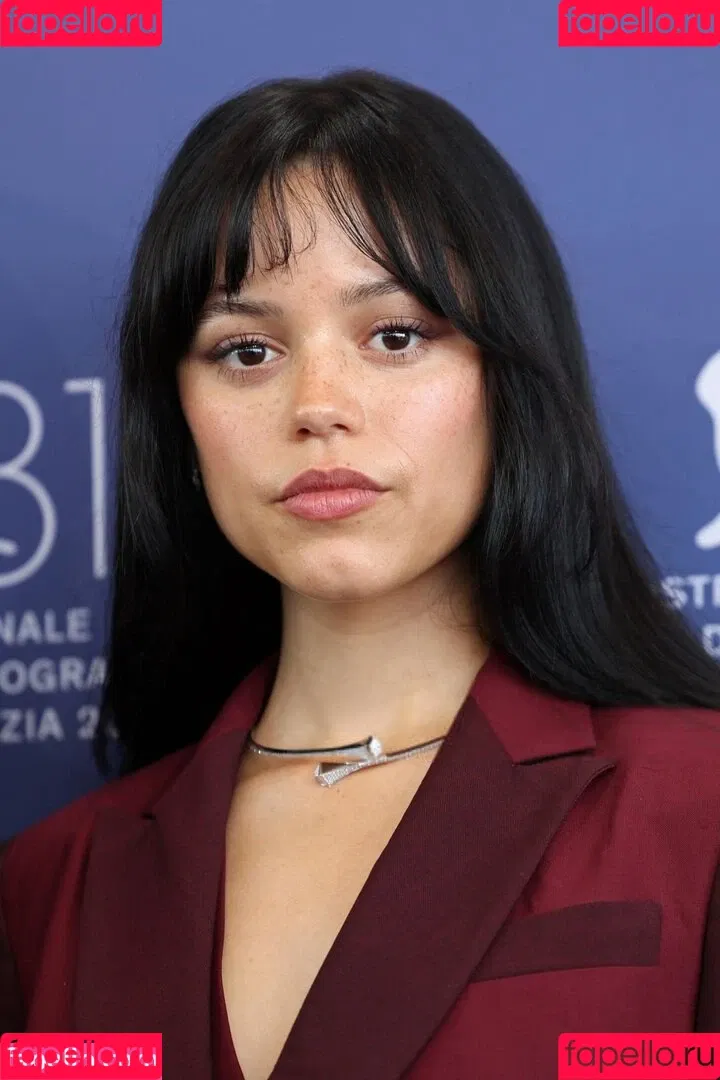 Jenna Ortega / Page / jennaortega Onlyfans Photo Gallery 