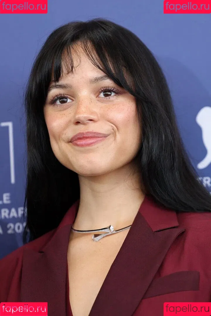 Jenna Ortega / Page / jennaortega Onlyfans Photo Gallery 