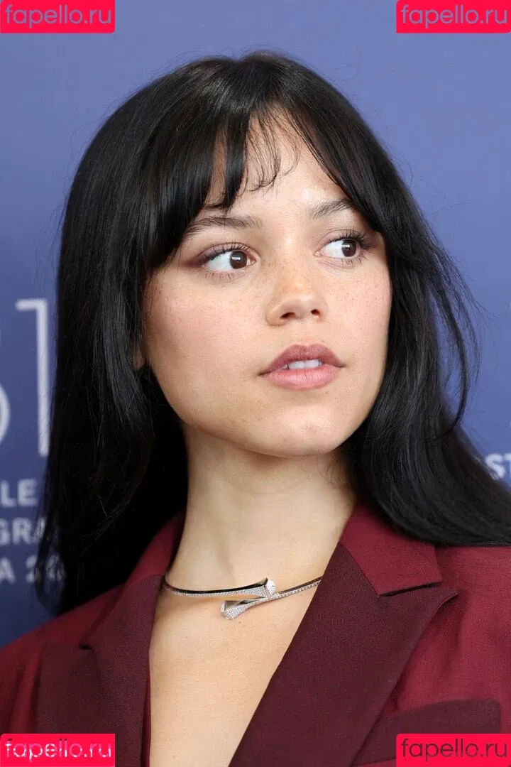 Jenna Ortega / Page / jennaortega Onlyfans Photo Gallery 