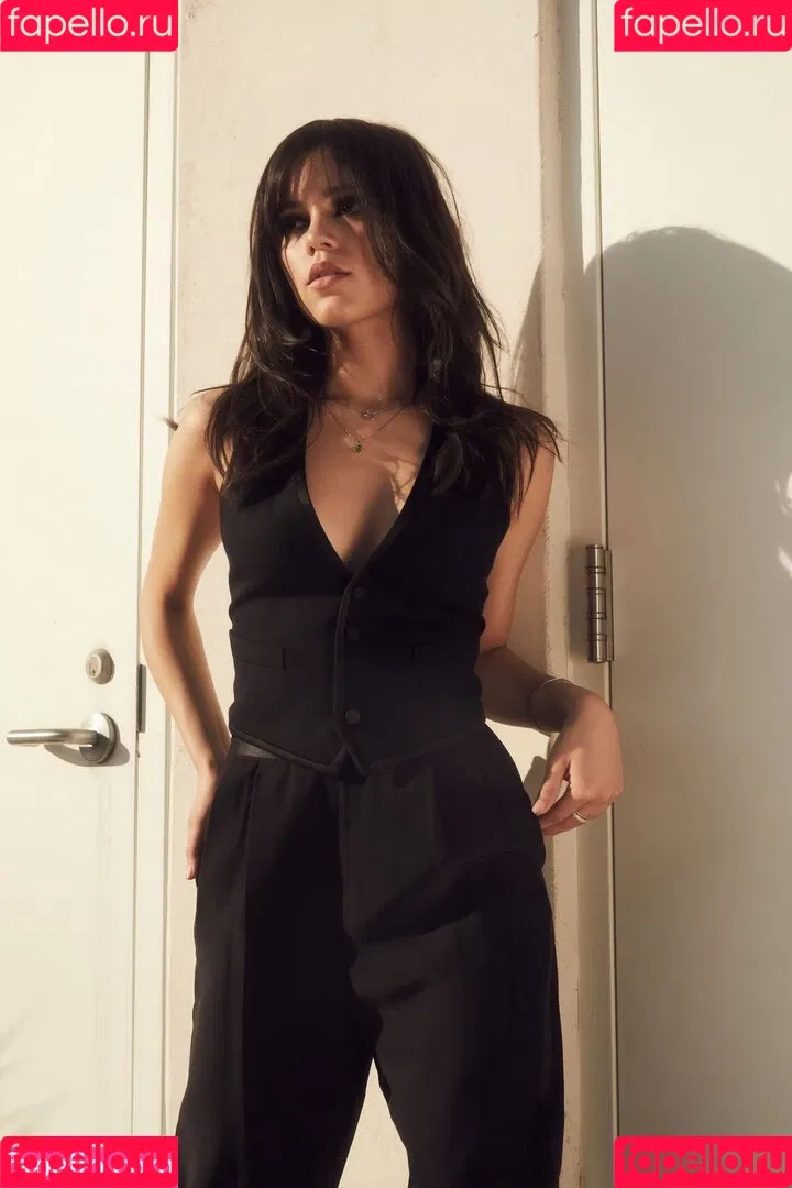 Jenna Ortega / Page / jennaortega Onlyfans Photo Gallery 