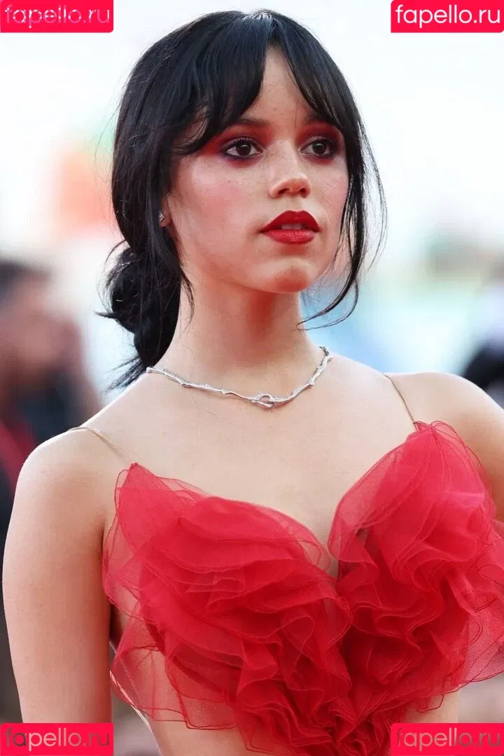 Jenna Ortega / Page / jennaortega Onlyfans Photo Gallery 