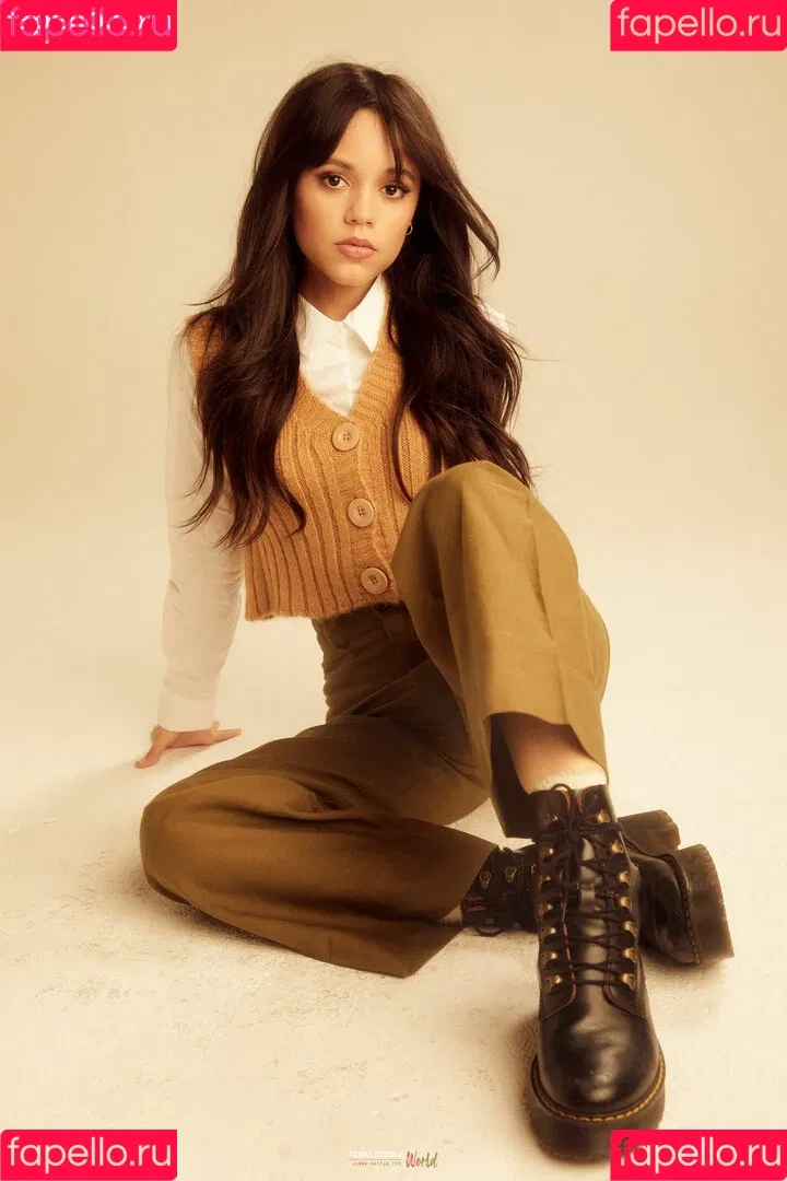 Jenna Ortega / Page / jennaortega Onlyfans Photo Gallery 