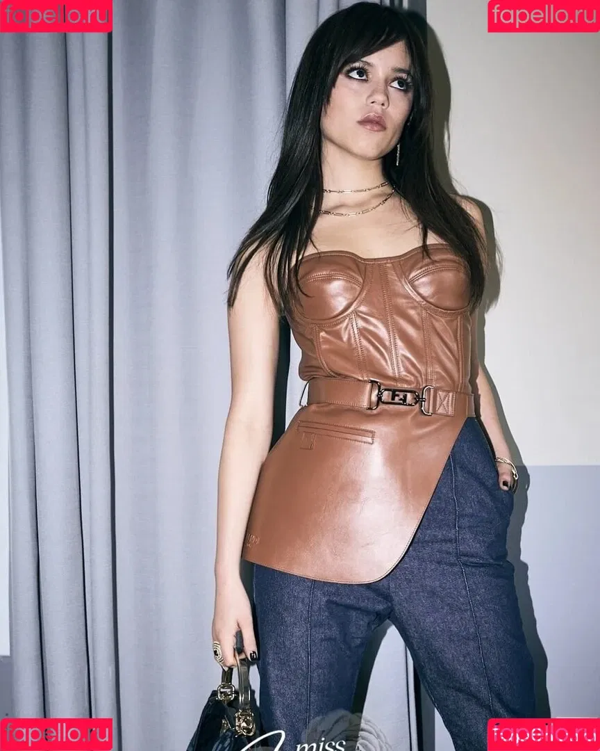 Jenna Ortega / Page / jennaortega Onlyfans Photo Gallery 