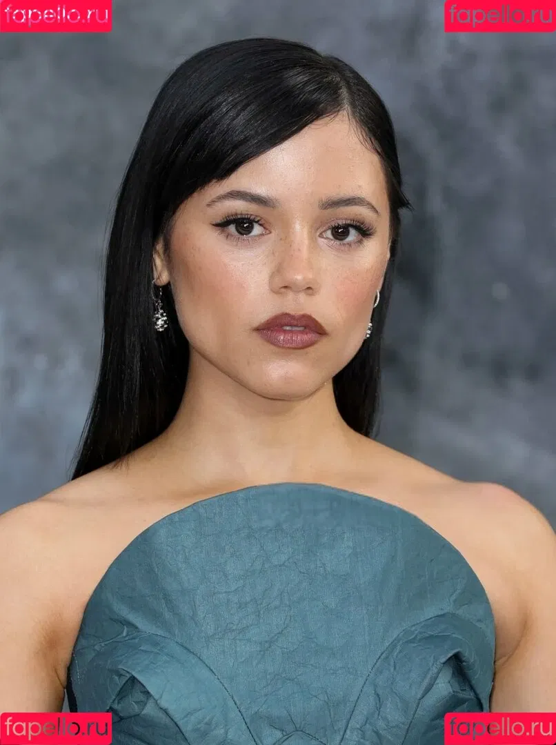 Jenna Ortega / Page / jennaortega Onlyfans Photo Gallery 