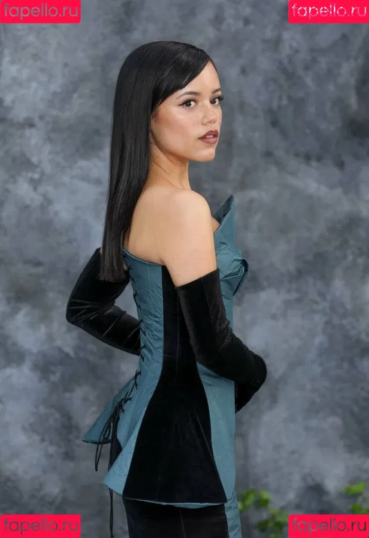 Jenna Ortega / Page / jennaortega Onlyfans Photo Gallery 