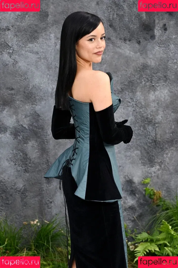 Jenna Ortega / Page / jennaortega Onlyfans Photo Gallery 