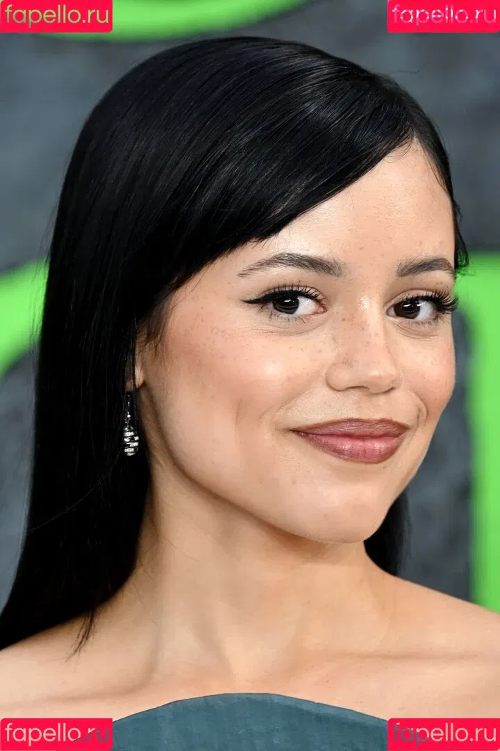 Jenna Ortega / Page / jennaortega Onlyfans Photo Gallery 