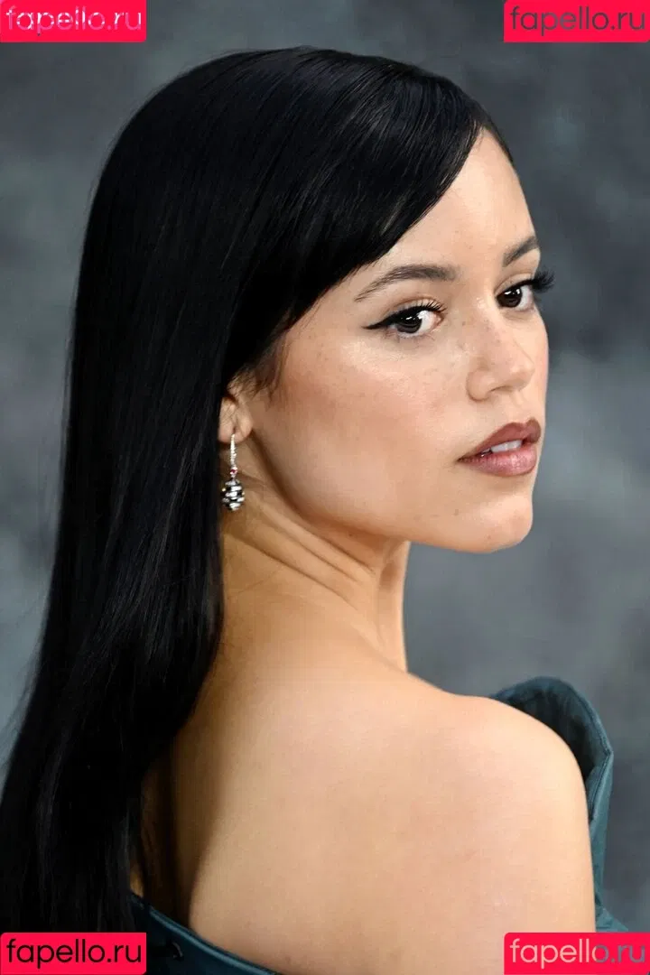 Jenna Ortega / Page / jennaortega Onlyfans Photo Gallery 