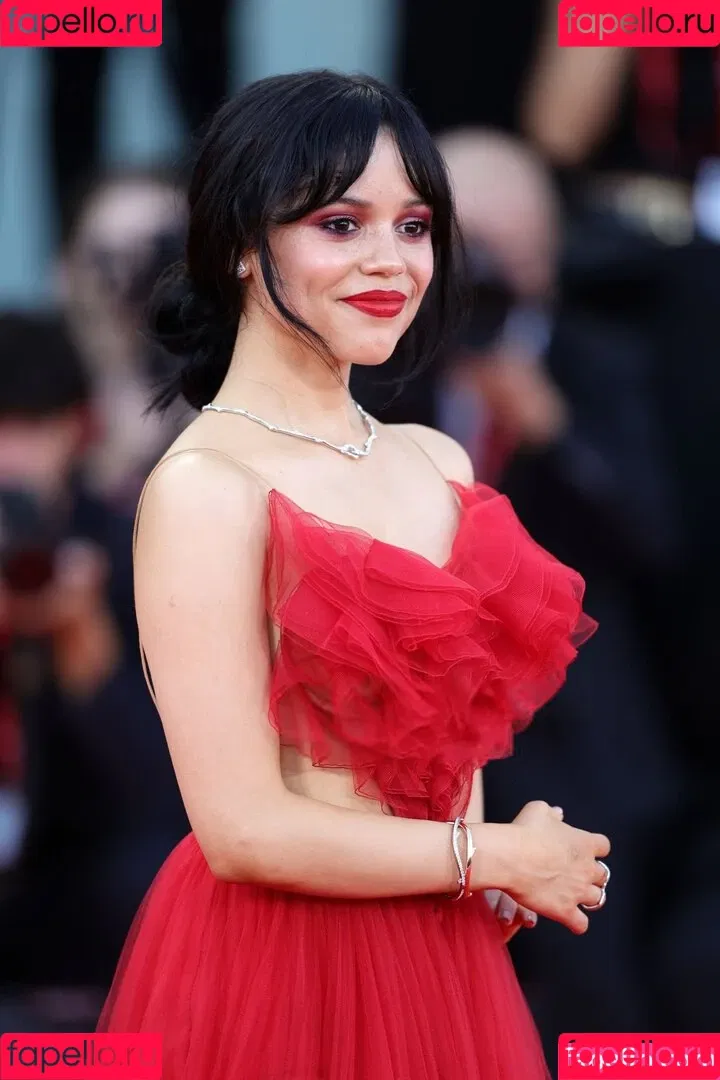 Jenna Ortega / Page / jennaortega Onlyfans Photo Gallery 