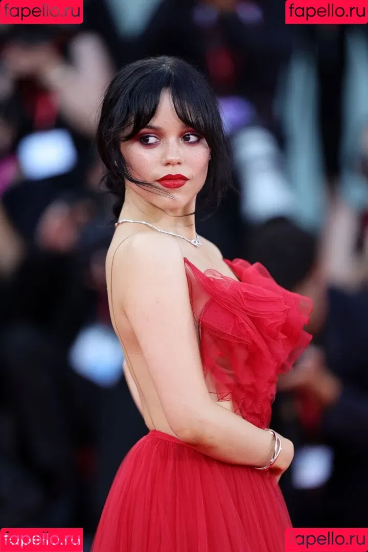 Jenna Ortega / Page / jennaortega Onlyfans Photo Gallery 