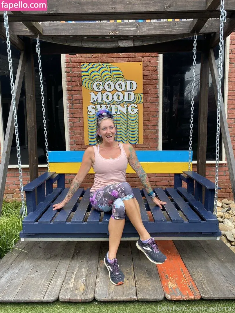 razzledazzlelips / taylorraz Onlyfans Photo Gallery 